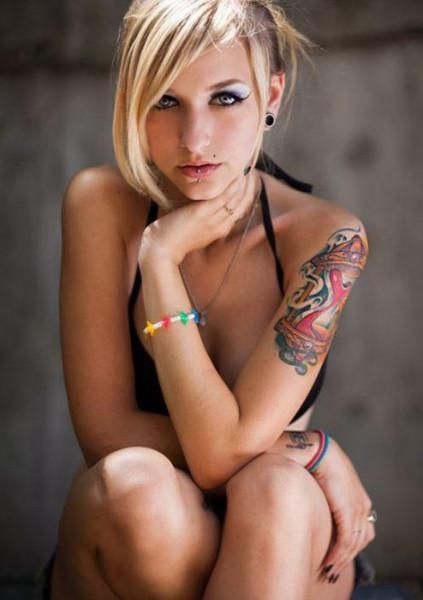 13317-beautiful-tattooed-women_large_zps