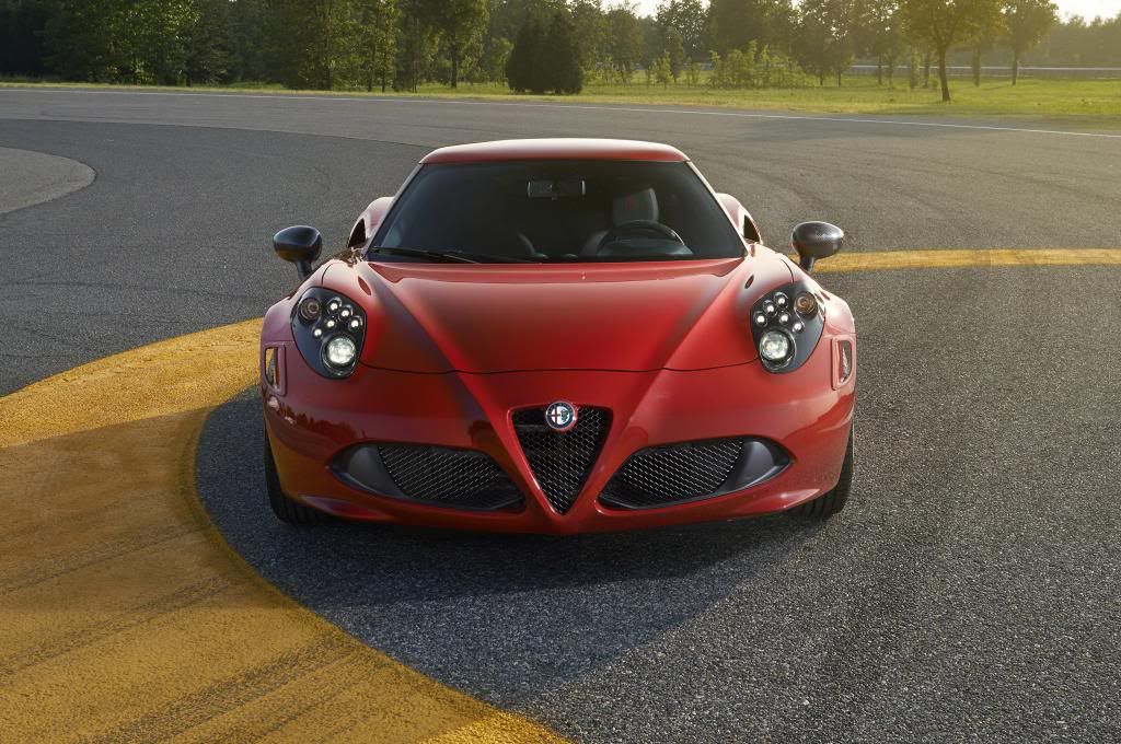 2014-Alfa-Romeo-4C-front-view_zps4532edb
