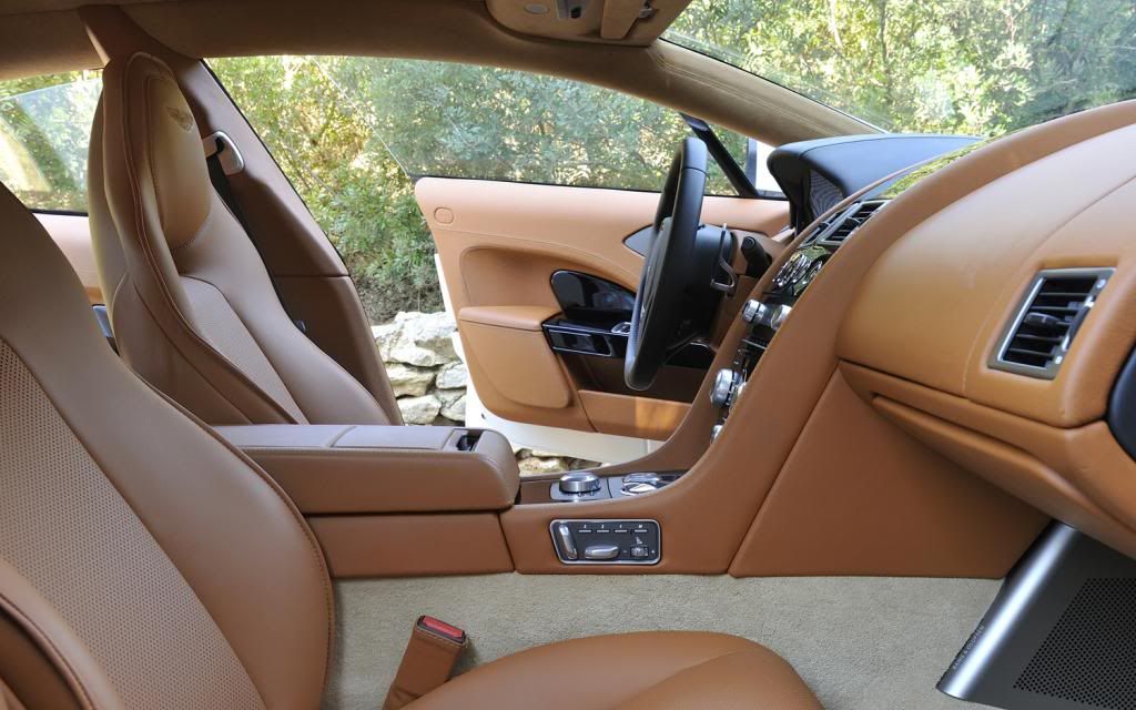 2014-Aston-Martin-Rapide-S-front-seating