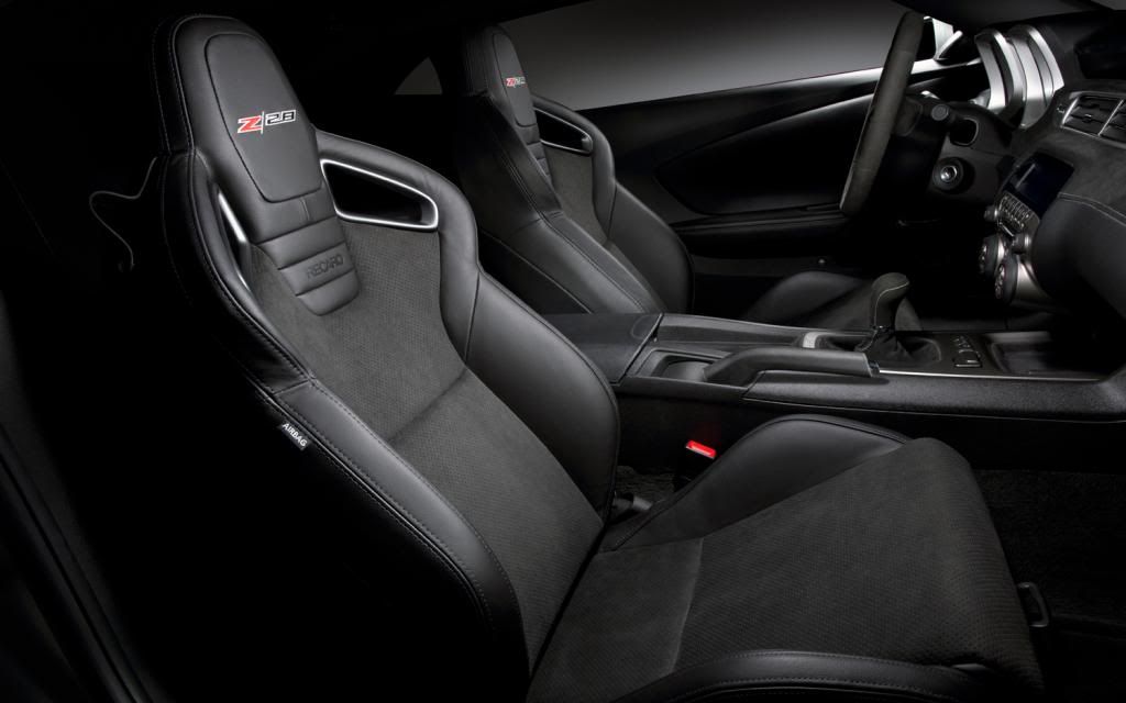 2014-Chevrolet-Camaro-Z28-interior_zpsa6