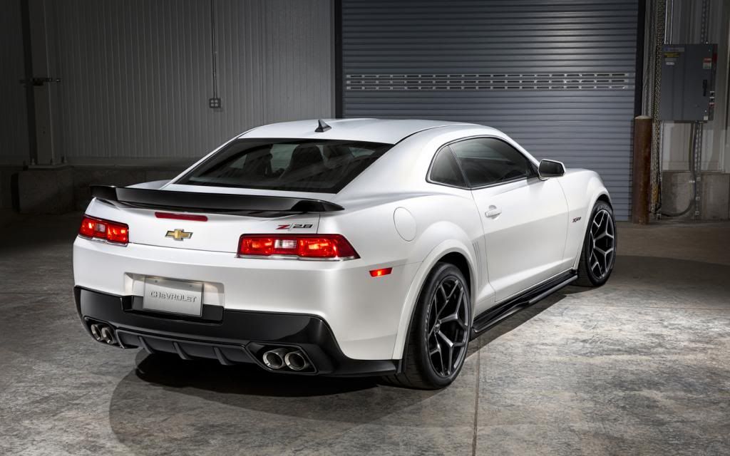 2014-Chevrolet-Camaro-Z28-rear-three-qua