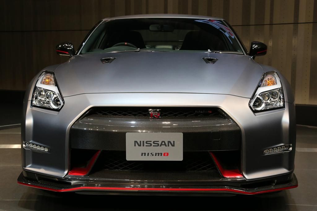 2015-nissan-gt-r-nismo-live-reveal-front