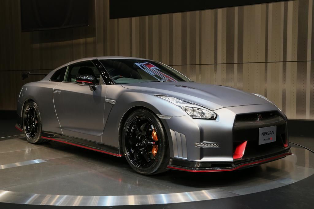 2015-nissan-gt-r-nismo-live-reveal-front