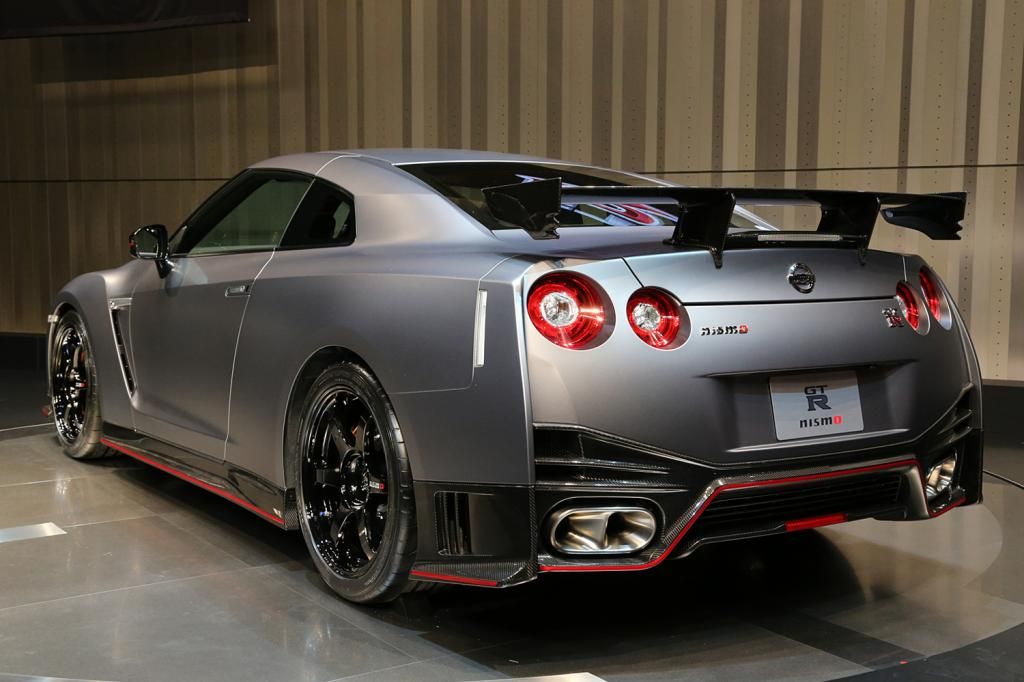 2015-nissan-gt-r-nismo-live-reveal-rear-