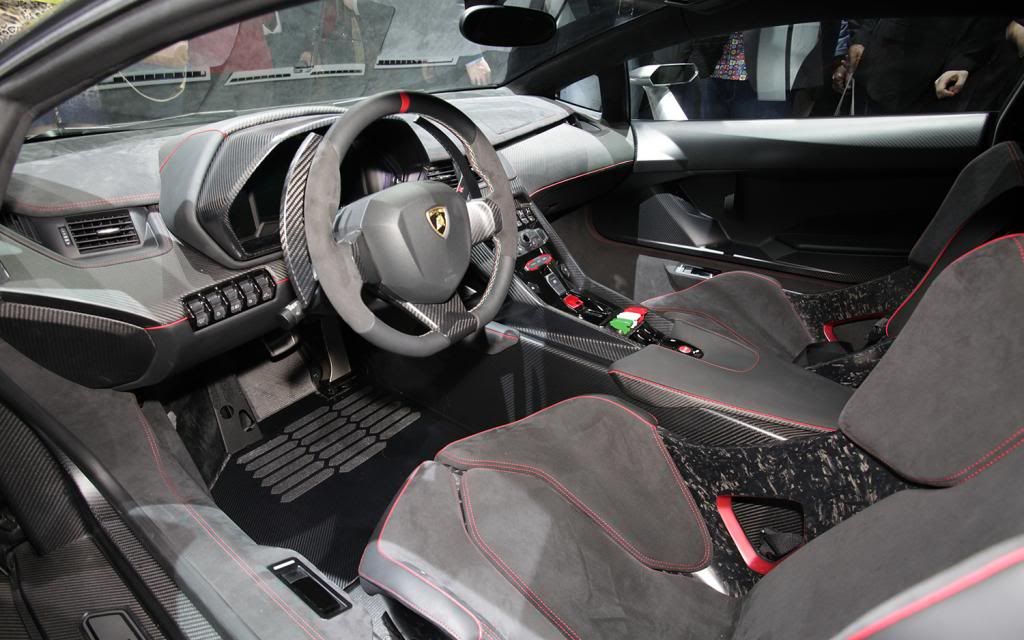 Lamborghini-Veneno-interior1_zpsf80380a8