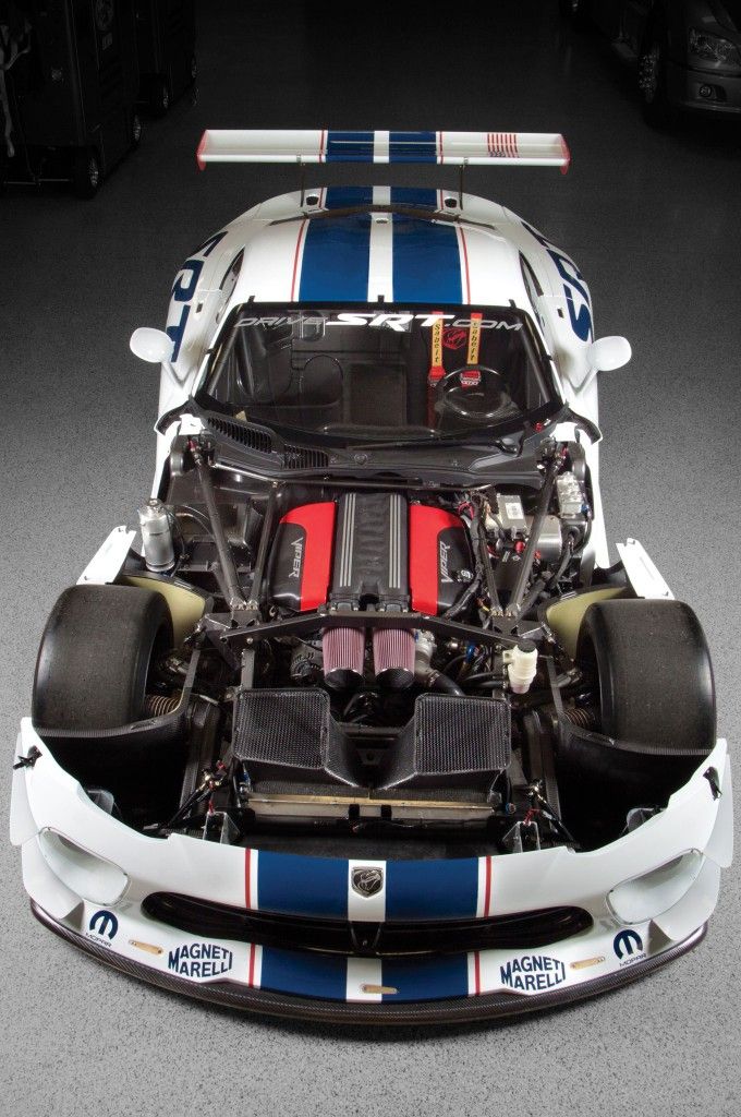 SRT-Viper-GT3-R-race-car-front-view-680x