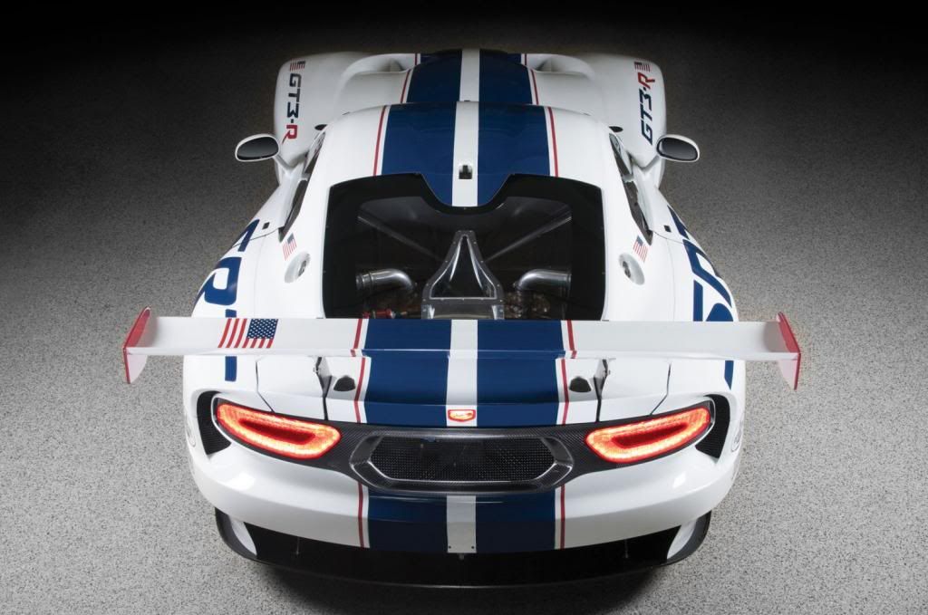 SRT-Viper-GT3-R-race-car-rear-view-1500x