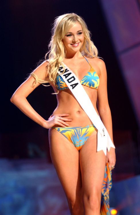 miss-canada-camel-toe_zpsdb06c479.jpg