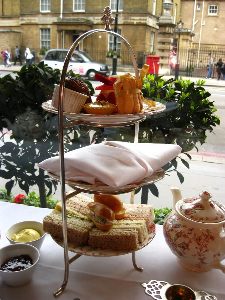 Queens Gallery and High Tea in London