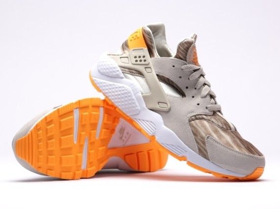 huarache light beige laser crimson